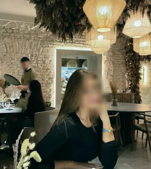 Anouk, 25