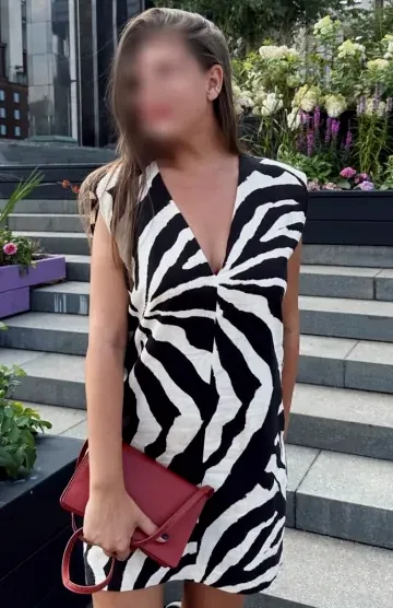 Bouchra, 20