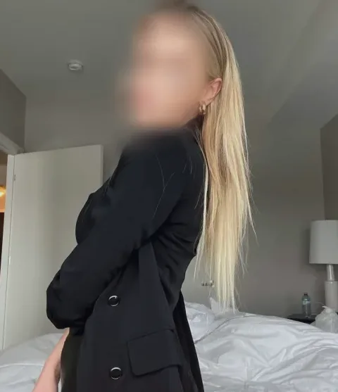 Chantal, 28