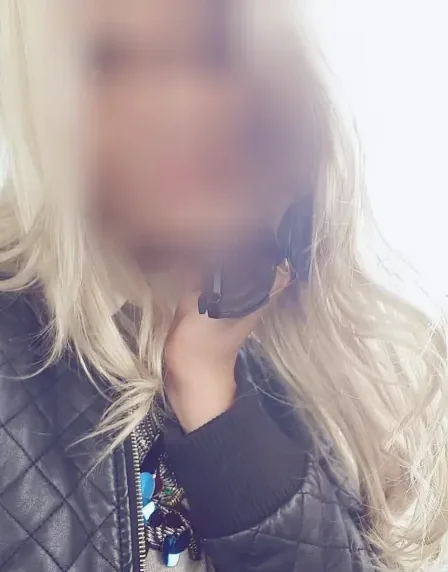 Ellen, 32
