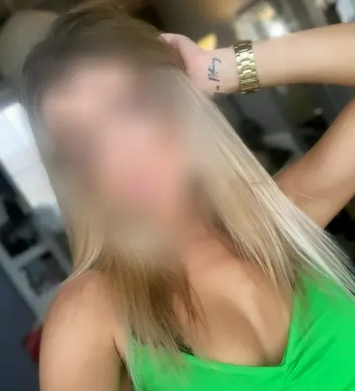 Esmee, 21