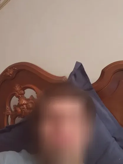 Eva, 24