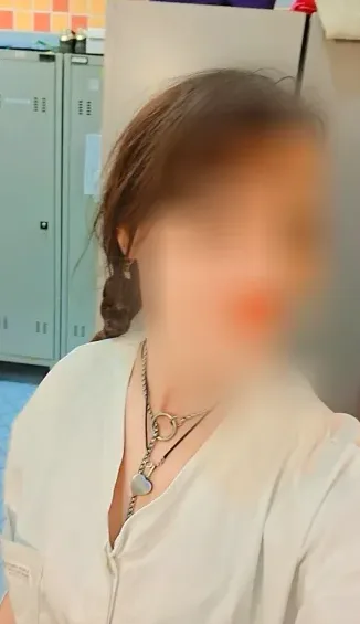 Fleur, 32