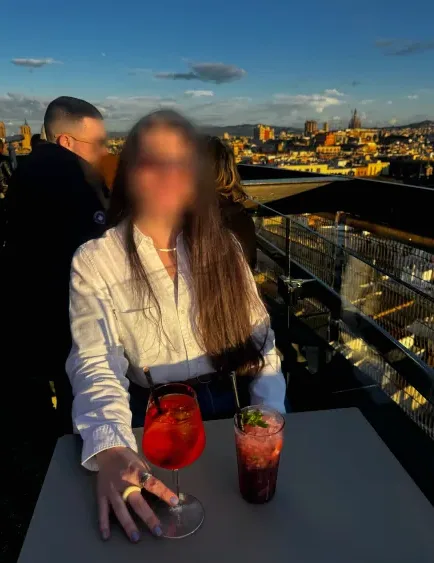 Isabel, 37