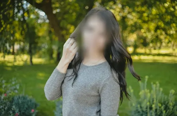 Laura, 32