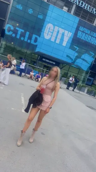 Monique, 28