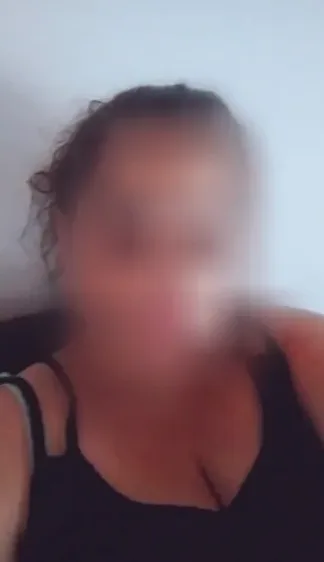Nina, 33
