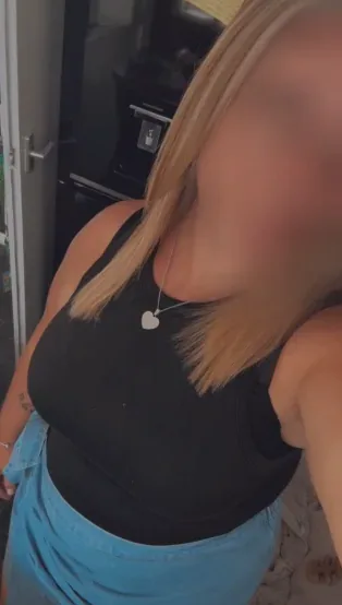 Sabine, 28