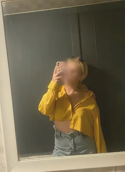 Suzanne, 23